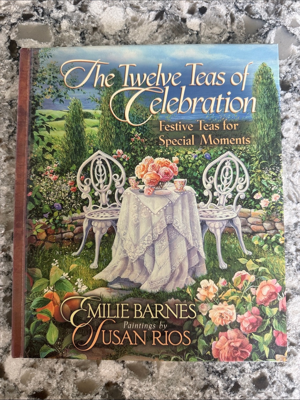 The Twelve Teas of Celebration by - Floral Tea Cookbook (Green, Pink)